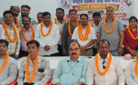 लखनऊ में राष्ट्रीय पत्रकार सेवा संघ का सम्मेलन:पत्रकारों पर झूठे मुकदमों को लेकर धर्मेंद्र भारद्वाज बोले— संगठन हर मोड़ पर साथ खड़ा रहेगा