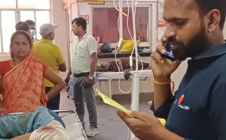 बरोहिया चौराहे पर सीढ़ी से गिरकर युवक गंभीर घायल:इलाज के लिए बीआरडी मेडिकल कॉलेज गोरखपुर रेफर