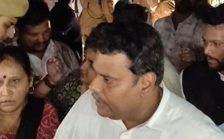 सीतापुर में केशव ग्रीन सिटी जलमग्न:प्रशासन पर समय से जानकारी न देने का आरोप, मुआवजे की मांग पर अड़े