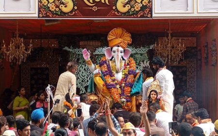 कानपुर में बप्पा को नम आंखों से विदाई:रामबाग धाम से सरसैया घाट तक निकली भव्य पदयात्रा, लगे जयकारे