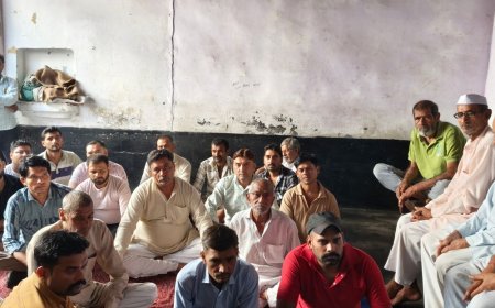 5000 रुपये न देने पर समोसे वाले से मारपीट:शामली में चार युवकों पर आरोप; विरोध में बाजार बंद, कार्रवाई की मांग
