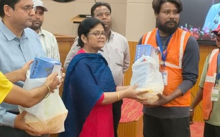 मथुरा में सफाई मित्रों को मिला सम्मान और सुरक्षा किट:स्वास्थ्य जांच के साथ सरकारी योजनाओं की जानकारी भी दी गई