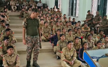 NCC कैडेटों को साइबर फ्रॉड से बचाव की ट्रेनिंग:आजमगढ़ में डिजिटल अरेस्ट, फिशिंग के खतरे बताए; CPR-फायर फाइटिंग का डेमो दिया