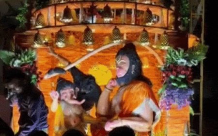 झमाझम बारिश के बीच देर रात निकली बप्पा की सवारी:झांसी में DJ पर नाचते गाते शोभायात्रा में शामिल हुए भगवान गणेश के भक्त