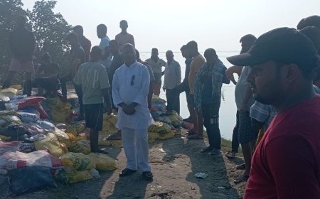 बसपा नेता ने सुल्तानपुर में बाढ़ प्रभावितों से की मुलाकात:बोले- प्रशासन और बाढ़ विभाग की लापरवाही का नतीजा, स्थाई समाधान की मांग
