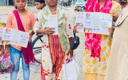 मिशन शक्ति 5.0 के तहत महिलाओं को जागरूक किया:औरैया में बताए हेल्पलाइन नंबर, गांवों और बाजारों में अभियान