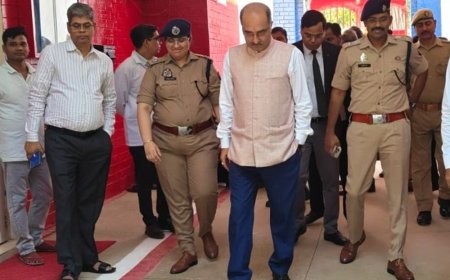 जेल में बोर्ड ऑफ विजिटर्स समिति ने सुनी समस्याएं:एटा जनपद न्यायाधीश के नेतृत्व में निरीक्षण, त्वरित निस्तारण के निर्देश दिए