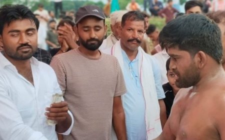 अढ़ैया में मोहड़ा बाबा का मेला व दंगल:पहलवानों ने दिखाए दांव-पेच, उमड़ी दर्शकों की भारी भीड़