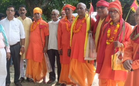 प्रतापगढ़ के श्रद्धालु गया जी रवाना:पिंडदान और पितृ तर्पण करेंगे, परिजन व ग्रामीणों ने माला पहनाकर दी विदाई