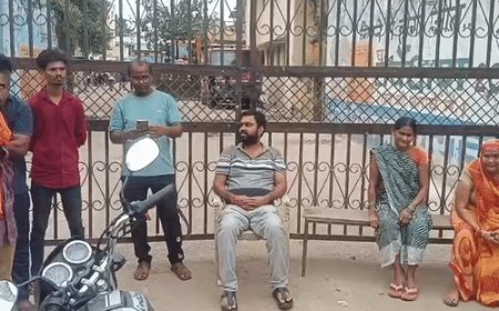 जागरण देखने निकले युवक को ट्रैक्टर ने रौंदा:प्रयागराज में नगर निगम परिसर में हादसा, परिजन बोले- अस्पताल नहीं ले गए कर्मचारी