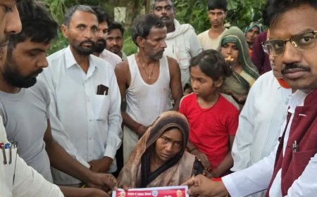 अयोध्या में पेड़ गिरने से बच्चे की मौत:परिवार को 4 लाख की मदद; विधायक ने घर पहुंचकर जताया शोक