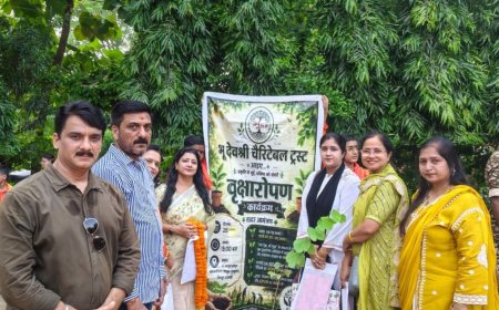 शिवपुर में 'एक पेड़ पितरों के नाम' कार्यक्रम:बटुकों को अल्पाहार कराया, पितरों की स्मृति में पौधारोपण