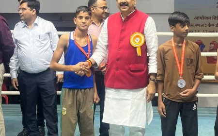 लखनऊ में प्रदेशीय विद्यालय बॉक्सिंग प्रतियोगिता आयोजित:गौतमबुद्ध नगर के युवराज ने जीता गोल्ड, अनमोल भाटी को मिला रजत पदक