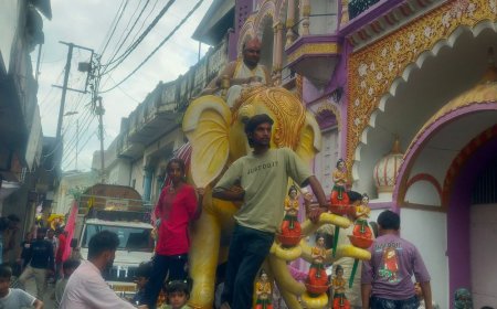 जैन समाज ने गज रथ यात्रा निकाली:नहटौर में श्रद्धालुओं के लिए विशेष आकर्षण का केंद्र रहीं झांकियां