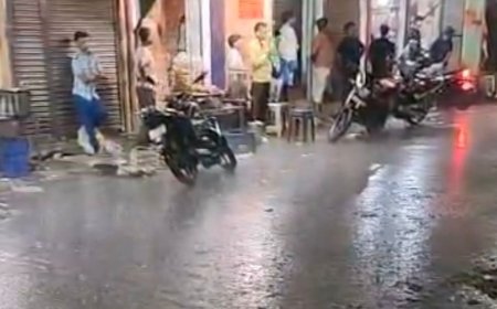 कौशांबी में भारी बारिश के चलते स्कूल बंद:प्राइमरी से 12वीं तक के सभी स्कूल कल बंद रहेंगे, तापमान 9 डिग्री गिरा