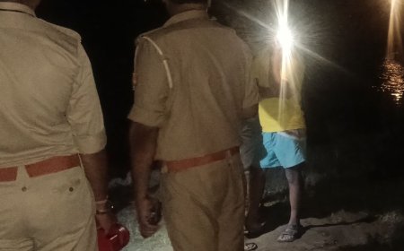 गोला-मोहम्मदी हाईवे पर गोमती नदी में मिला नवजात का शव:लखीमपुर-खीरी में पुलिस ने पंचनामा कर पोस्टमार्टम के लिए भेजा