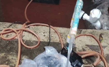 कानपुर में लगातार बारिश से घरों में घुसा पानी:शहर की बस्तियों में हालात खराब; किचन में घुटनों तक भरा नालों का गंदा पानी