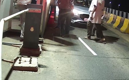 मथुरा में टोलकर्मी से मारपीट, बूथ तोड़ा:यमुना एक्सप्रेसवे पर 20-25 वाहन बिना टोल दिए निकाले, VIDEO