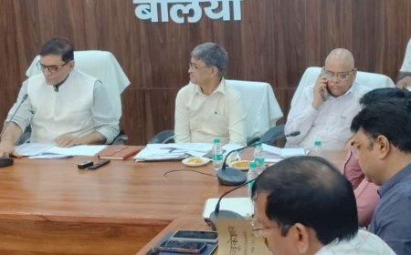 घायलों को अस्पताल पहुंचाने पर 25 हजार का इनाम:बलिया में डीएम ने दिए निर्देश, सड़क सुरक्षा समिति की बैठक में फैसला
