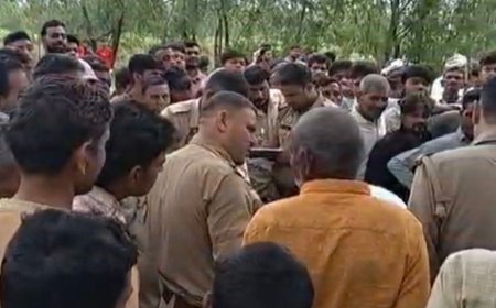 संभल में बकान के पेड़ से युवक लटका मिला:पैर जमीन से टच मिले, चार गांव के प्रधान सहित सैकड़ों लोग पहुंचे, 5 घंटे बाद भी पहचान नहीं