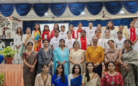 अवध गर्ल्स डिग्री कॉलेज में मनाया NSS स्थापना दिवस:नुक्कड़ नाटक और सांस्कृतिक प्रस्तुतियों ने बांधा समां