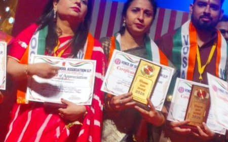 आगरा में शिक्षक सम्मान समारोह:500 उत्कृष्ट शिक्षकों को सम्मानित किया, कांग्रेस प्रदेश अध्यक्ष मौजूद रहे