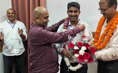 गोरखपुर एयरपोर्ट पर हिंदी पखवाड़े का समापन:स्टाफ ने नोटिंग, ड्राफ्टिंग और कैलिग्राफी में दिखाया टैलेंट; हिंदी के उपयोग पर दिया जोर