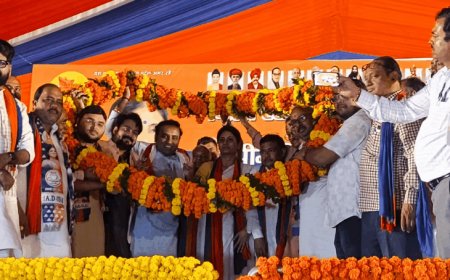 बारिश में अपना दल (एस) की रैली में भारी भीड़:सरोज कुरील बोलीं- सेवक बनकर काम किया; अनुप्रिया ने कहा- 2027 में मिलकर चुनाव लड़ेंगे