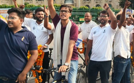 लखनऊ पहुंची Gen Z कनेक्ट यात्रा:भाजपा दफ्तर के सामने नारा लगाया 'चंदा चोर कहां मिलेंगे बीजेपी दफ्तर में' बोले - डिप्टी सीएम इस्तीफा देकर रिक्शा चलाएं
