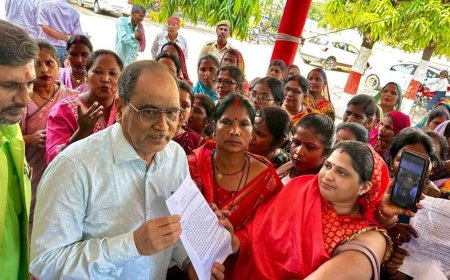 समूह सखियों की 6 मांगों को लेकर सीएम को पत्र:बसहिया बुजुर्ग में डीएम के जरिए रखी अपनी बात