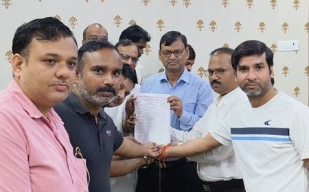 औद्योगिक बदहाली पर भड़के उद्यमी, डीएम को सौंपा ज्ञापन:भूरागढ़ औद्योगिक क्षेत्र में बिजली, सड़क, जलभराव और सुरक्षा की समस्याएं उठाईं