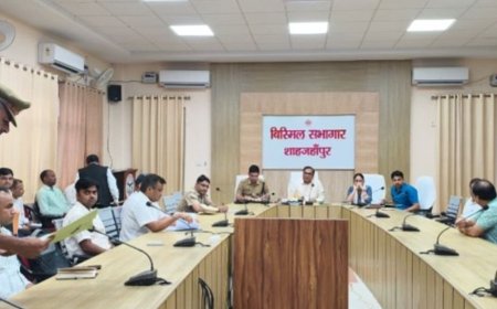 शाहजहांपुर में अवैध शराब बिक्री रोकने में लापरवाही:डीएम ने आबकारी इंस्पेक्टर के निलंबन के आदेश दिए, नारकोटिक्स पर भी हुई समीक्षा