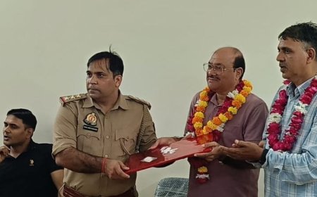 घाटमपुर थाने में एसएसआई की विदाई:पुलिस अधिकारियों कर्मचारियों ने सम्मानित किया, सेवानिवृत्ति पर स्वस्थ जीवन की शुभकामनाएं