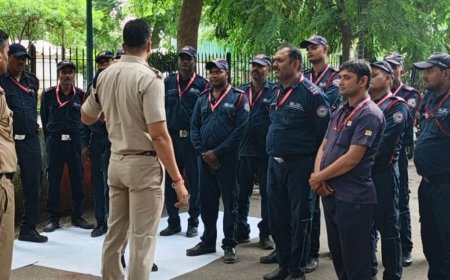 रेलवे अस्पताल के सुरक्षाकर्मी 3 दिन से धरने पर:6 महीने की सैलरी बकाया, दो महीने का भुगतान; फील्ड ऑफिसर ने दी निकालने की धमकी