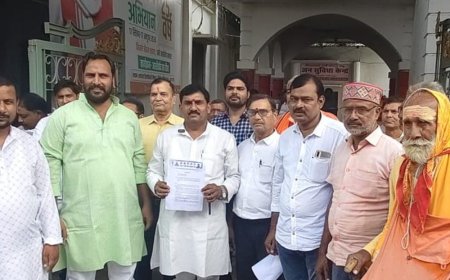 विधायक तूफानी सरोज के खिलाफ FIR की मांग:जौनपुर में ब्राह्मण महासभा ने सौंपा ज्ञापन