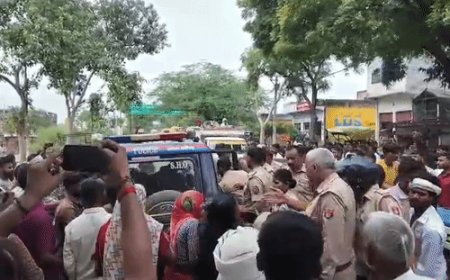 मंडी में आढ़ती ने मजदूर को पीटा, फिर पैर काटा:अलीगढ़ में परिजनों ने मुनीम को पीटा; धक्का-मुक्की करते हुए पुलिस की गाड़ी रोकी