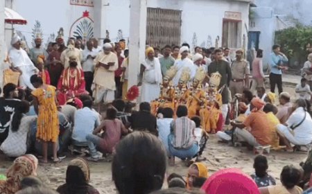 रामनगर रामलीला का तीसरा दिन:ताड़का वध से गूंजा लीला स्थल, विश्वामित्र के साथ वन को निकले राम-लक्ष्मण