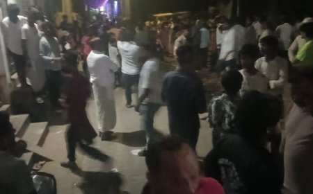 मासूम से दुष्कर्म का आरोप, मोहल्ले में हंगामा:हापुड़ में भीड़ ने आरोपी को पकड़कर पीटा, फिर पुलिस को सौंपा