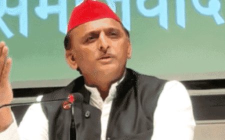 अखिलेश का शायराना अंदाज़, जंग होने तक म्यान में तलवार:पार्टी प्रवक्ताओं की बैठक में बोले, मुखबिरों पर नजर रखने की ताकीद की