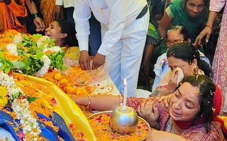 नम आंखों से दी डॉ. रामविलास भारती को अंतिम विदाई:हजारों लोग अंतिम यात्रा में हुए शामिल, ‘जब तक सूरज-चांद रहेगा, नाम रहेगा’ के नारे गूंजे