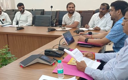 मऊ में स्कूली वाहनों पर प्रशासन सख्त:46 की फिटनेस फेल, नियम तोड़ने पर तय होगी जिम्मेदारी