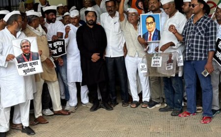 कांग्रेस ने मुख्य चुनाव आयुक्त के खिलाफ किया प्रदर्शन:जिलाध्यक्ष के नेतृत्व में कलेक्ट्रेट पहुंचे कार्यकर्ता, राष्ट्रपति को संबोधित डीएम को सौंपा ज्ञापन