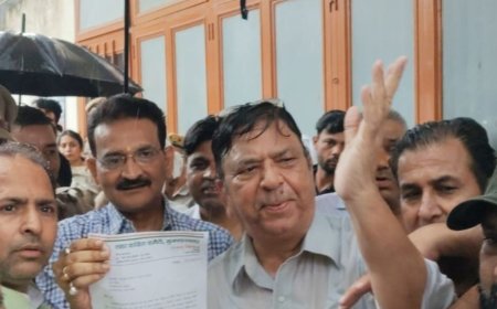 मुजफ्फरनगर में CEC ज्ञानेश के खिलाफ कांग्रेसियों का प्रदर्शन:‘वोट चोरी नहीं चलेगी’ के नारे लगाते हुए की गई इस्तीफे की मांग
