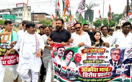 कांग्रेस के विरोध मार्च के दौरान पुलिस से झड़प:बुलंदशहर में जिलाध्यक्ष से बदसलूकी का आरोप; लाठीचार्ज का भी दावा