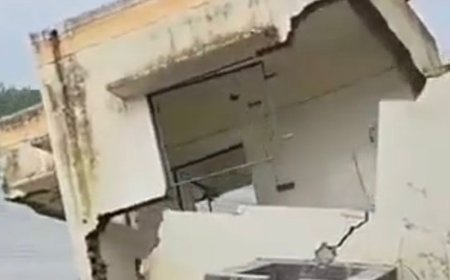 नदी के कटान से पानी की टंकी का कमरा बहा...VIDEO:कुछ दिन पहले नदी में समा गई थी जल जीवन मिशन की टंकी