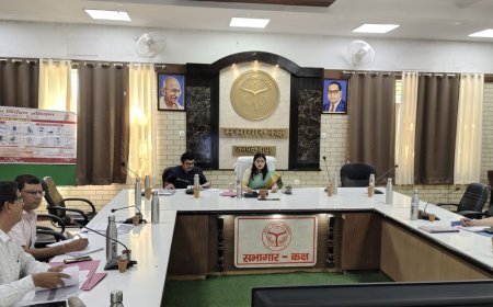 डीएम ने संचारी रोग नियंत्रण की समीक्षा कर दिए सख्त:हापुड़ में फॉगिंग और जलभराव पर विशेष ध्यान देने को कहा