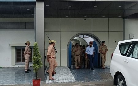 शामली के डीएम-एसपी ने जेल का निरीक्षण किया:मुजफ्फरनगर में सुरक्षा, बैरक और सीसीटीवी की व्यवस्था देखी