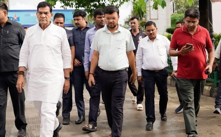लखनऊ में मंत्री एके शर्मा का निरीक्षण:जलभराव का जायजा लेने सड़क पर उतरे , बोले अधिकारी अलर्ट मोड पर रहें