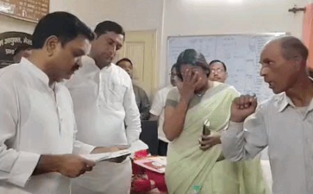प्रभारी-मंत्री के सामने श्रमिक ने रखी जर्जर मकान की समस्या:10 साल से आवास की मदद का इंतजार, बोला -रसीद दी, फीस भी भरता रहा, लाभ नहीं मिला