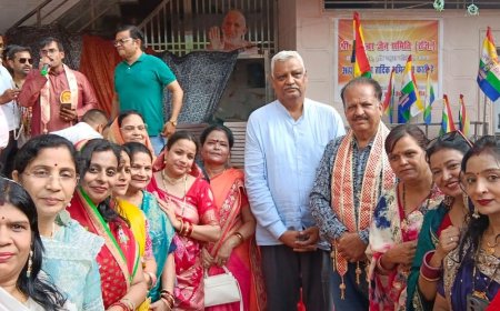 आगरा के जैन मंदिर में बनेगा आकर्षक मुख्य द्वार:मंदिर समिति ने विधायक डॉ. धर्मपाल सिंह को सौंपा मांग पत्र